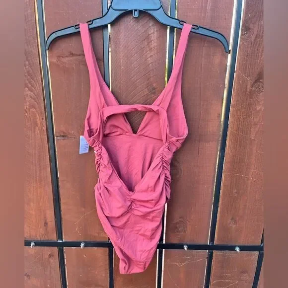 L*Space Brick Sydney One Piece Swimsuit Plunge Neck Ruched size 6 One Pieces